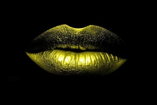 Abstract Sexy Golden Lips Wall Art Canvas Print - Image 8